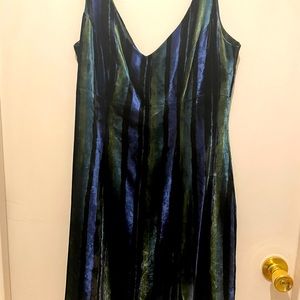 Beautiful Catalyst cocktail dress, size 8, v-neckline.